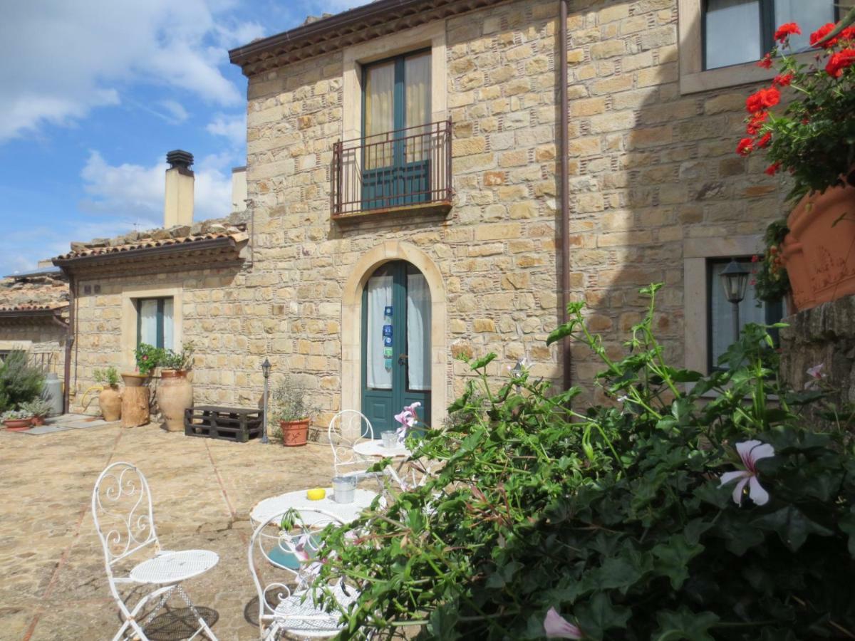 La Carretteria Guest House Mistretta Екстер'єр фото